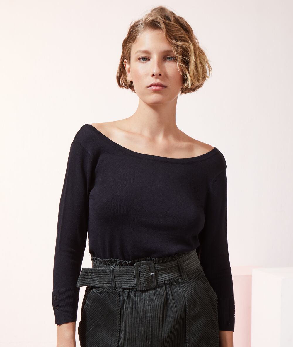 Pull fin dos décolleté noir.
