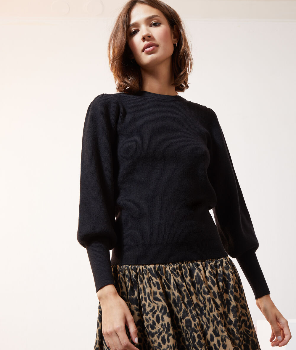 Pull manches ballon noir.