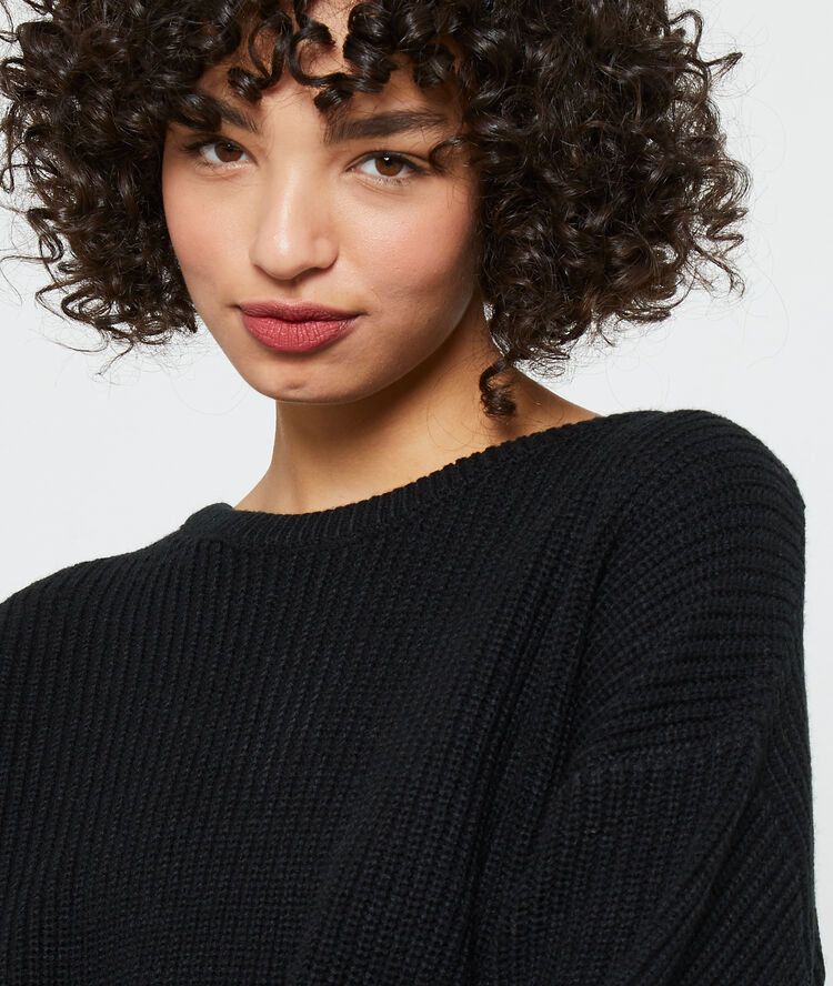 Pull en grosse maille noir.