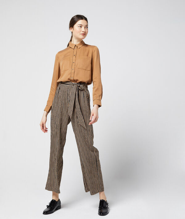 Chemise à liseré en tencel® camel.