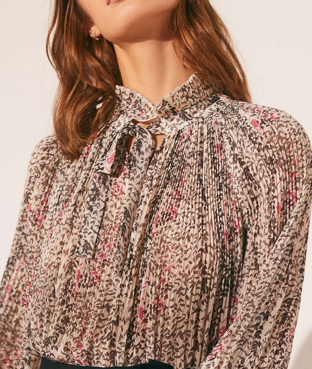 Blouse plissée imprimé fleuri ecru.