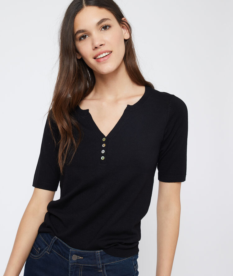 Pull à manches courtes noir.