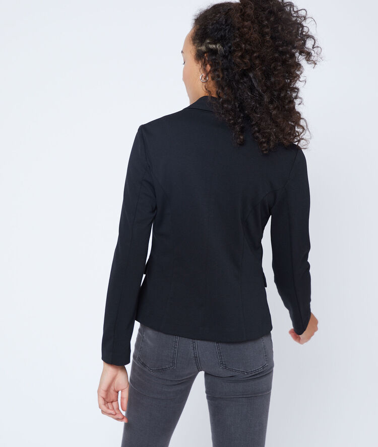 Veste de tailleur noir.
