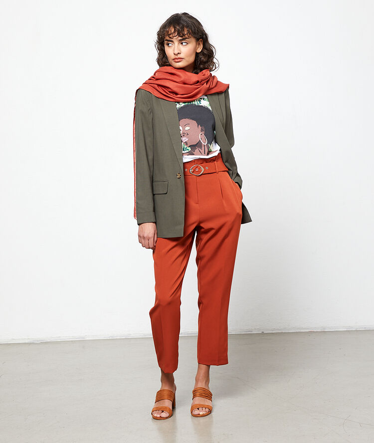 Veste de tailleur kaki.