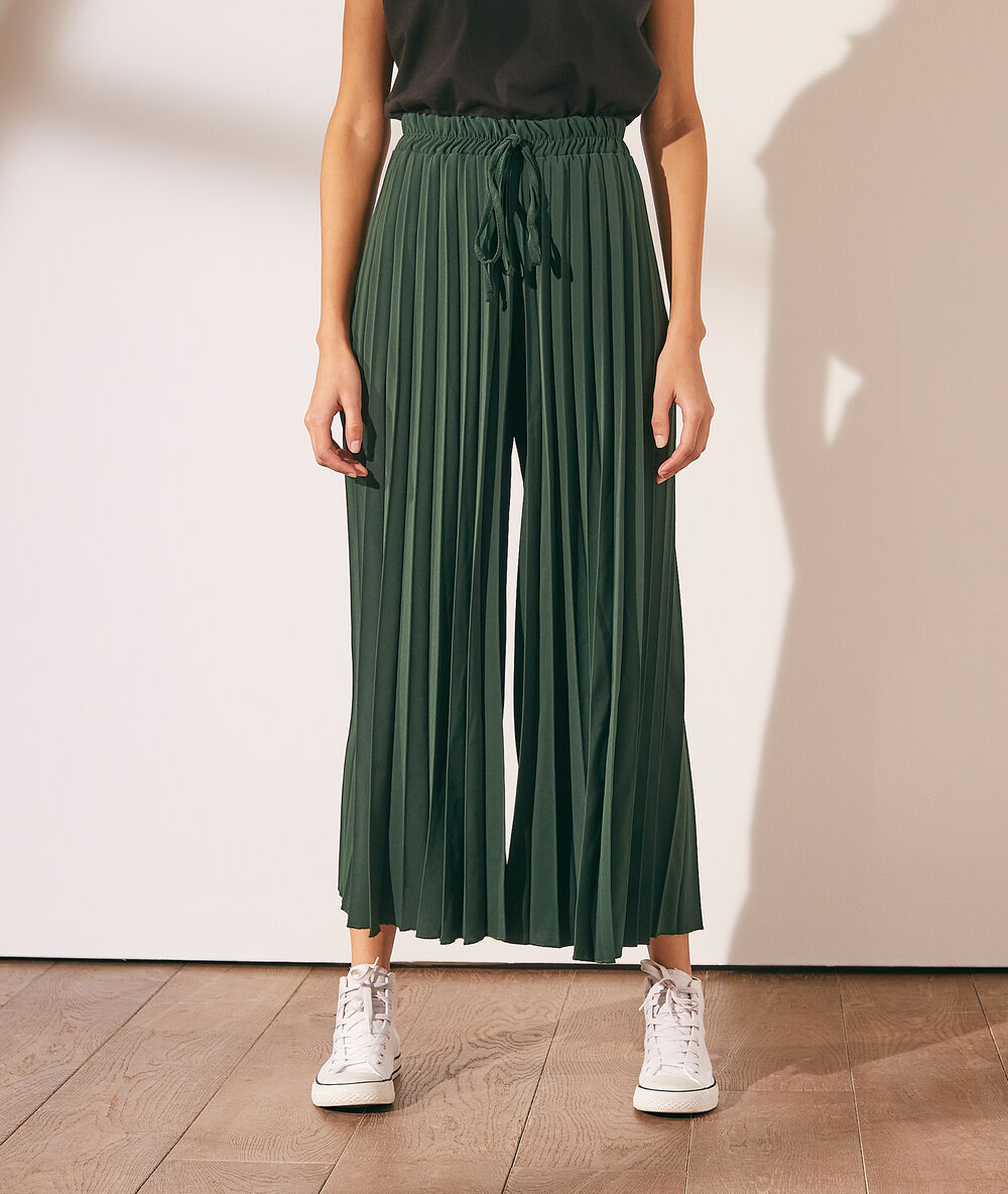 Pantalon large plissé kaki fonce.