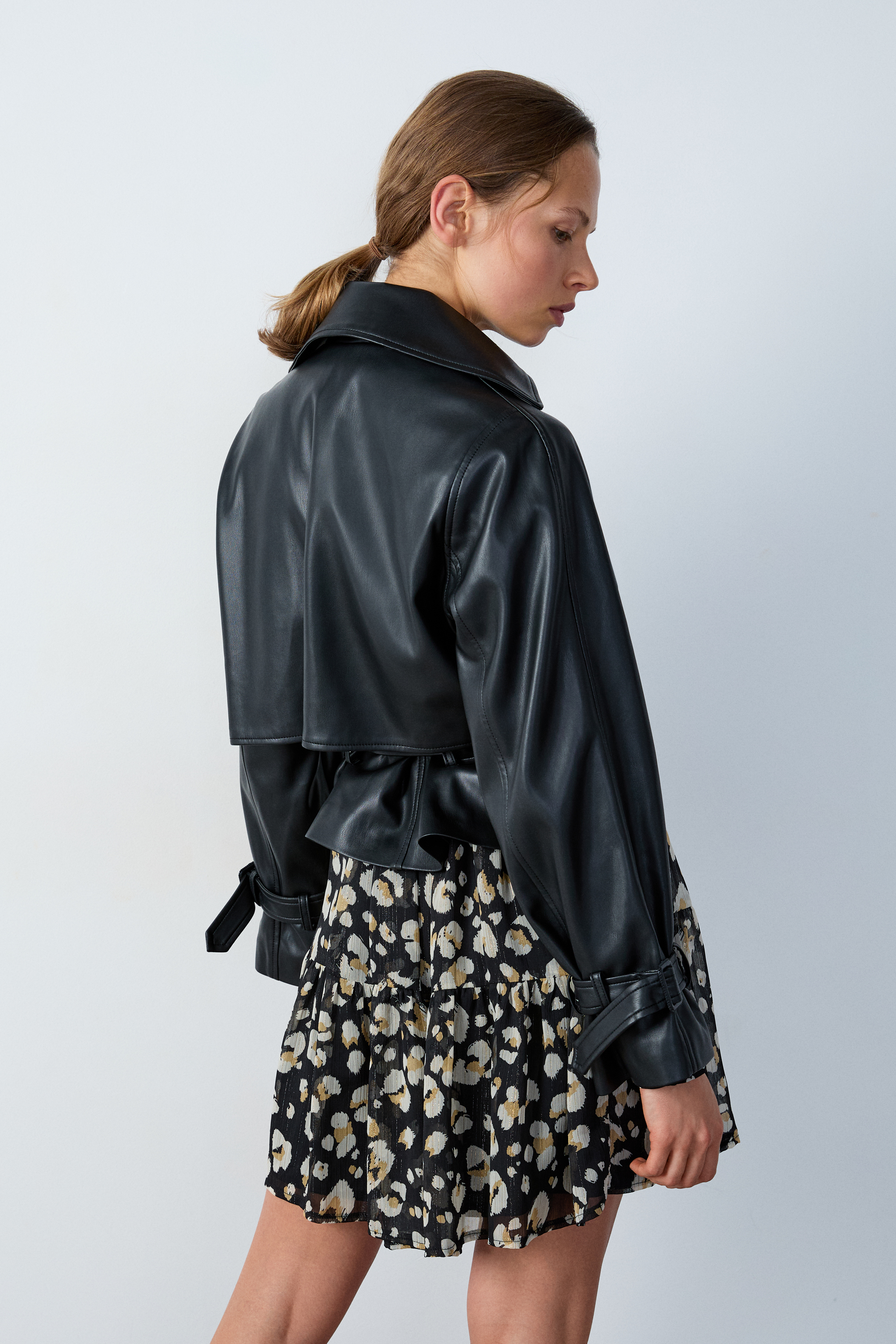 Veste trench court ceinturé en matières synthétiques ODYSSE NOIR