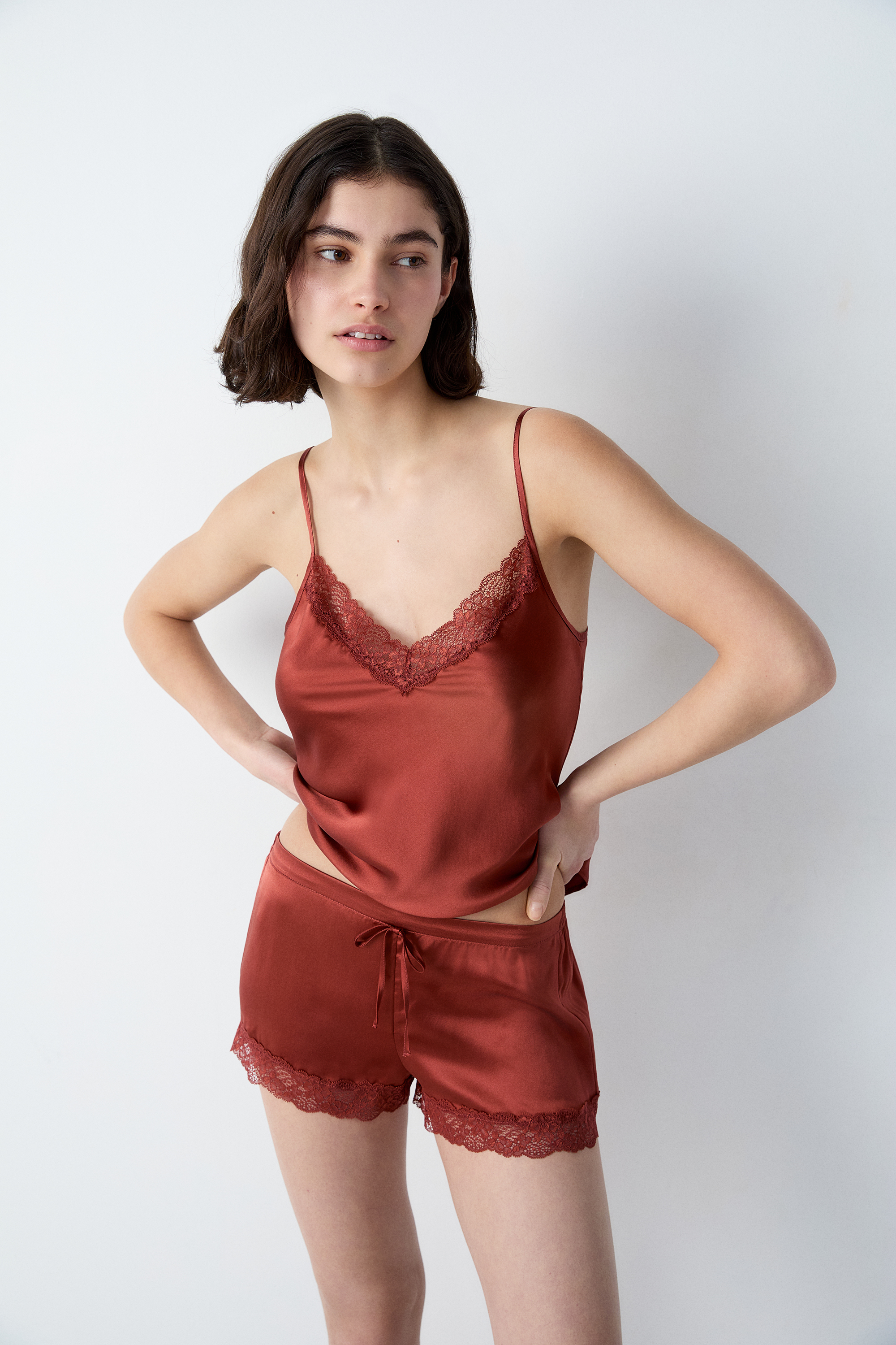 Ensemble Pyjama Soie Satin 4 Pièces - Peignoir, Bralette, Slip, Short