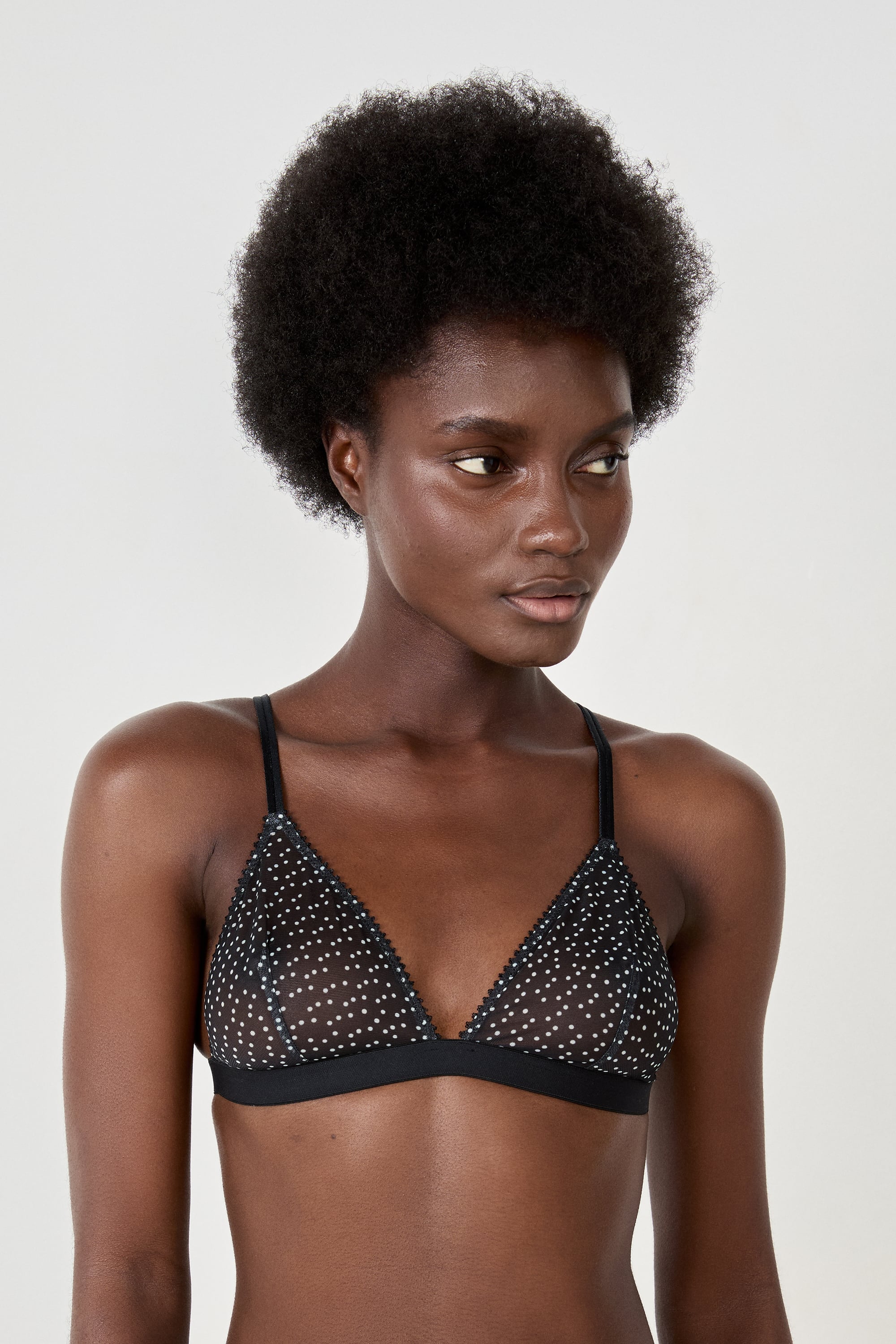 Soutien-gorge Triangle Chantelle Modèle 1251 - Taille 90A (FR) / 75A (EU), En Tulle Rouge Fraise, Neuf Avec étiquettes