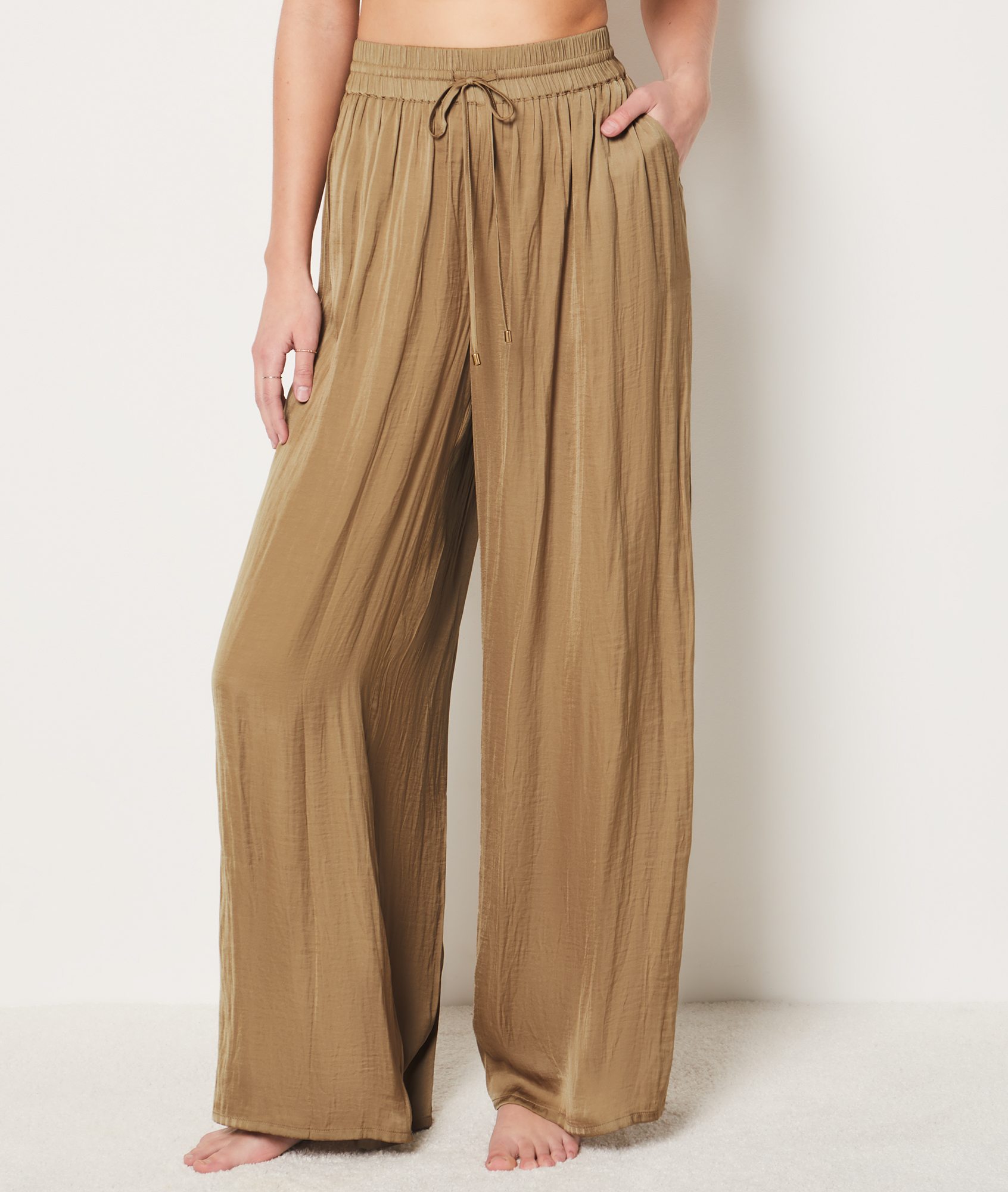 Pantalon En Satin Camel Avec Chaînette – Marque HIGH USE, Taille 34 FR (W24), Neuf Avec étiquettes