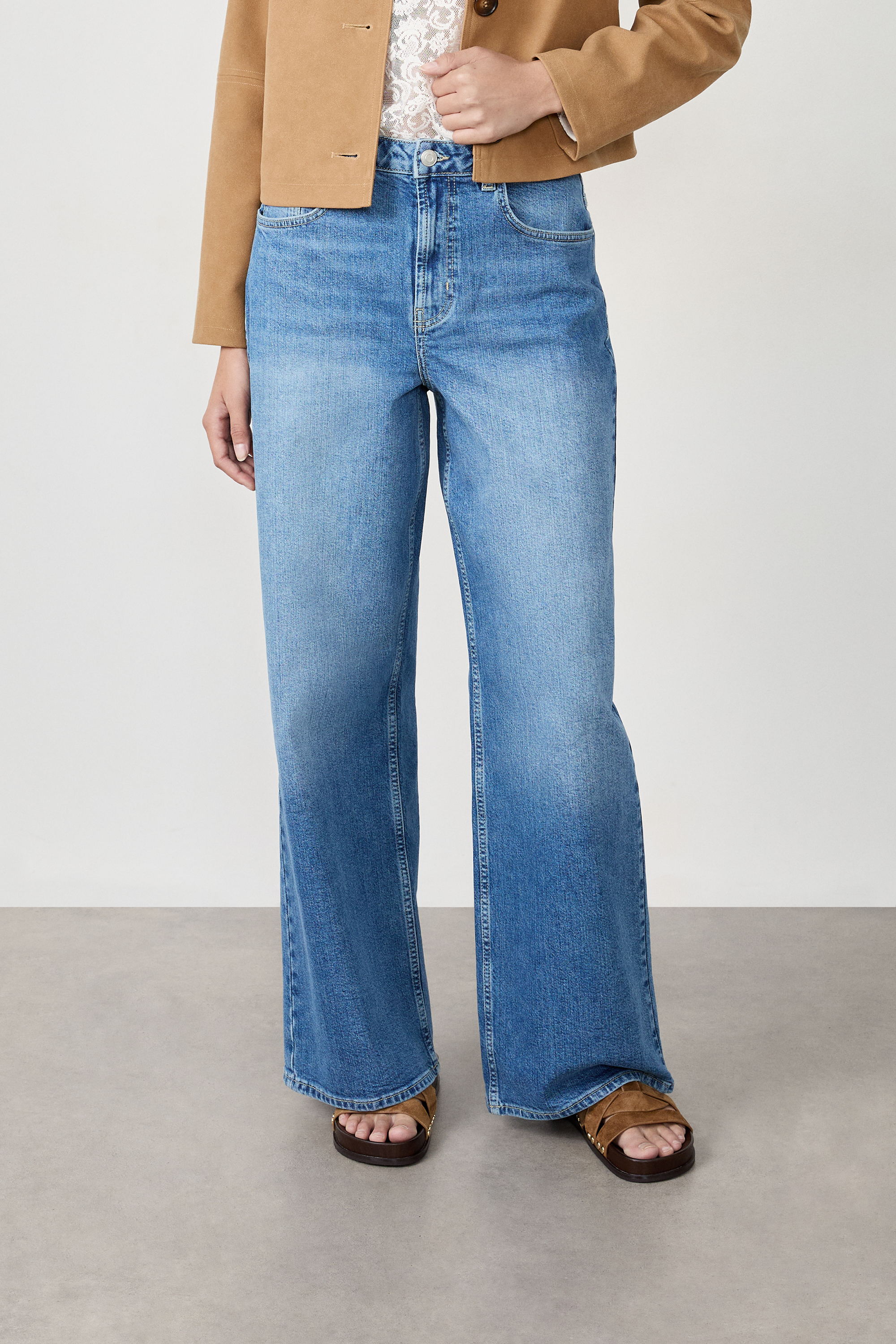 Jean large en coton — comment composer un look parisien et trouver les pièces du vestiaire parisien