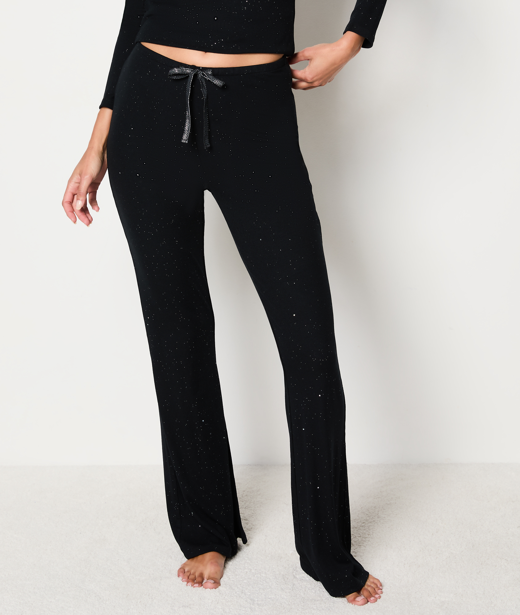 Llegan a Zara nuevos pantalones fluidos irresistibles para ir a la moda